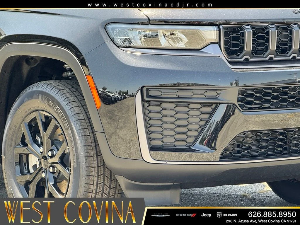 New 2026 Diamond Black Crystal Pearl-Coat Exterior Paint Jeep Altitude image 15
