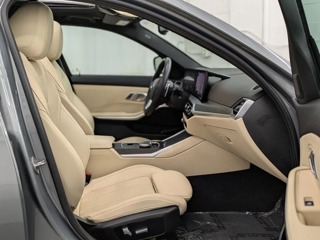 2023 BMW 3 Series 330i - Photo 24