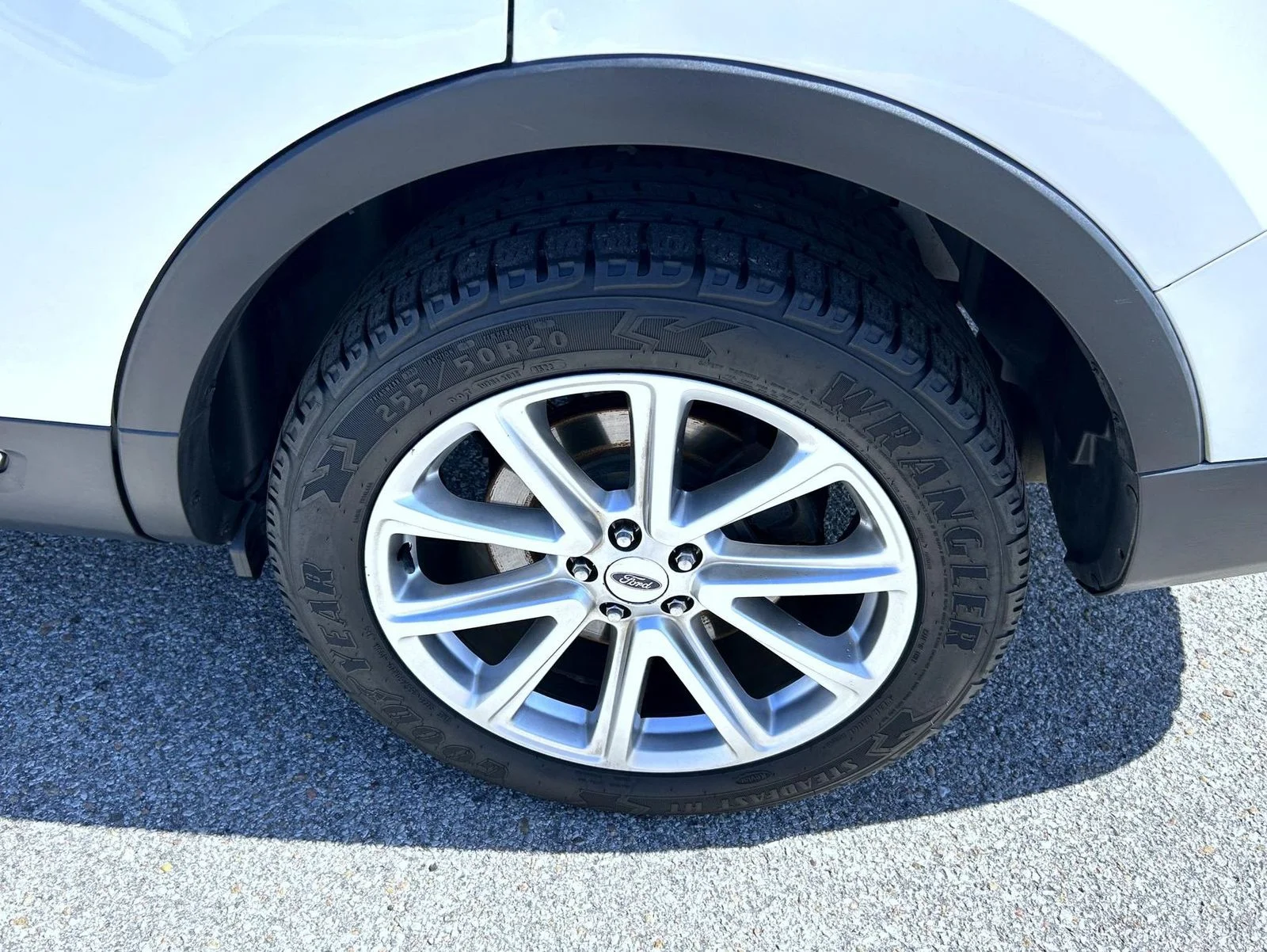 Used 2016 White Ford Limited image 24