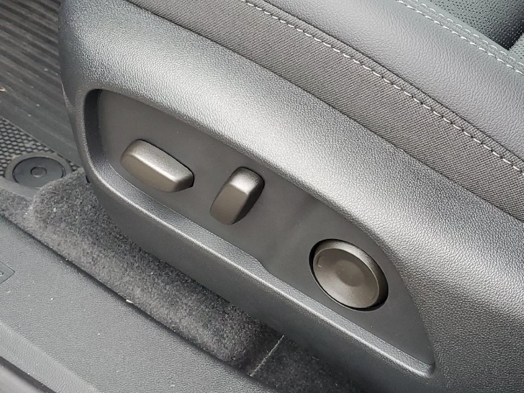 New 2027 Sterling Gray Metallic Chevrolet LT image 6