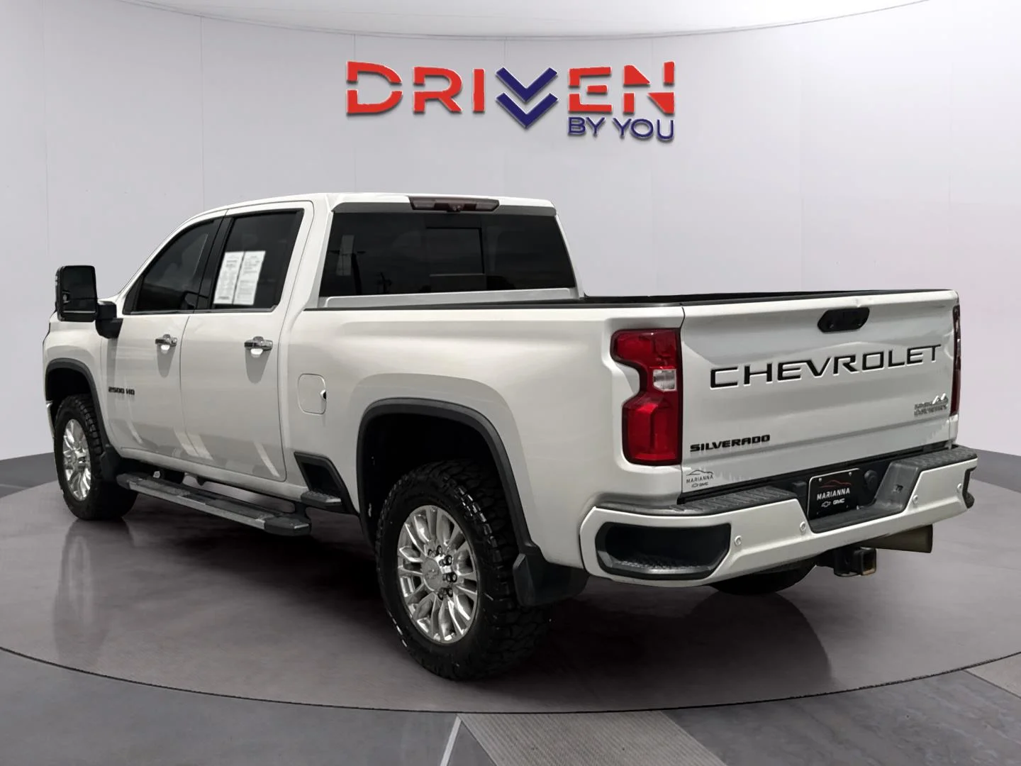 Used 2020 IRIDESCENT PEARL TRICOAT Chevrolet High Country image 3