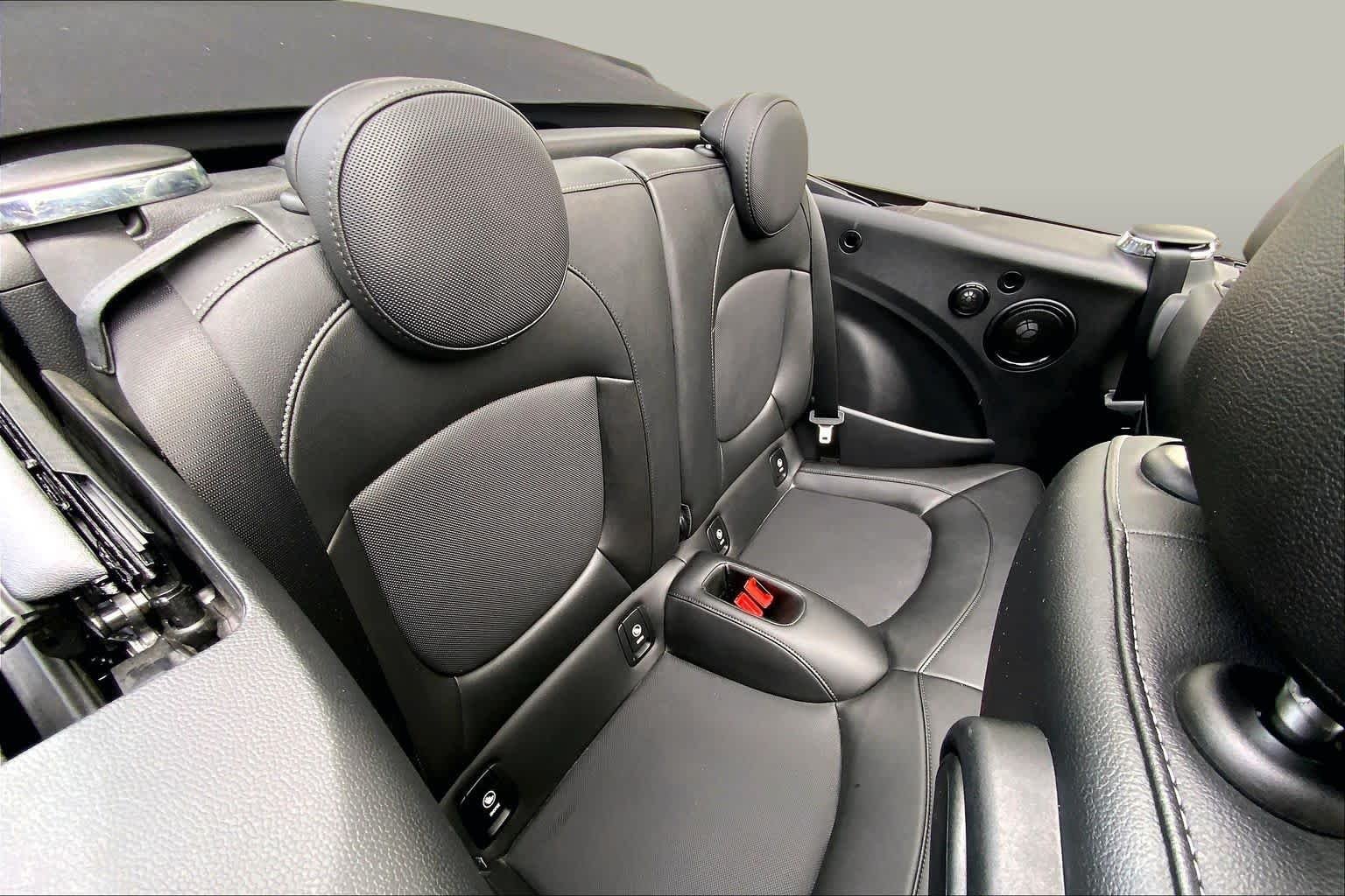 Used 2020 Caribbean Aqua Metallic MINI Cooper image 19
