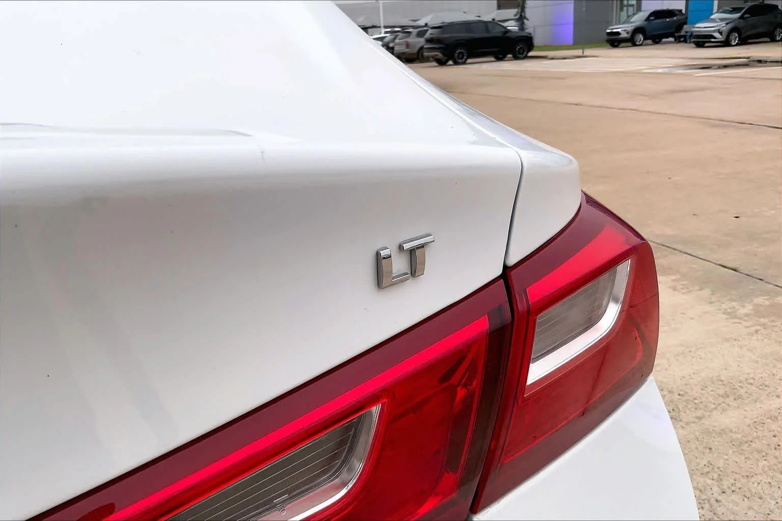Used 2024 Summit White Chevrolet LT image 10