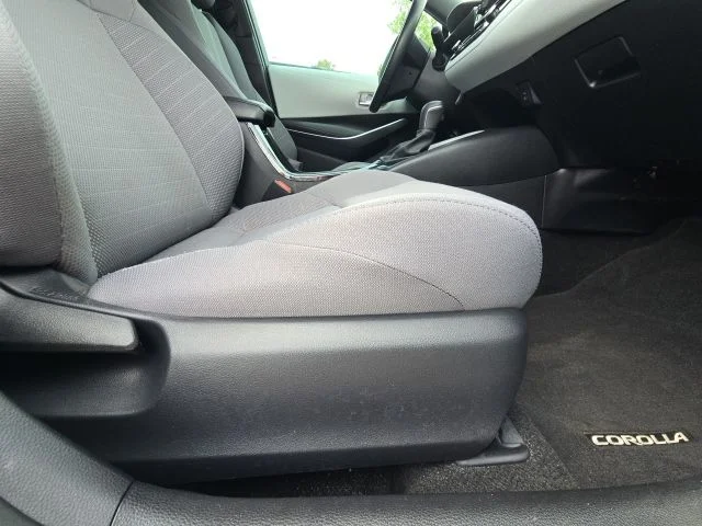 Used 2024  Toyota SE image 17