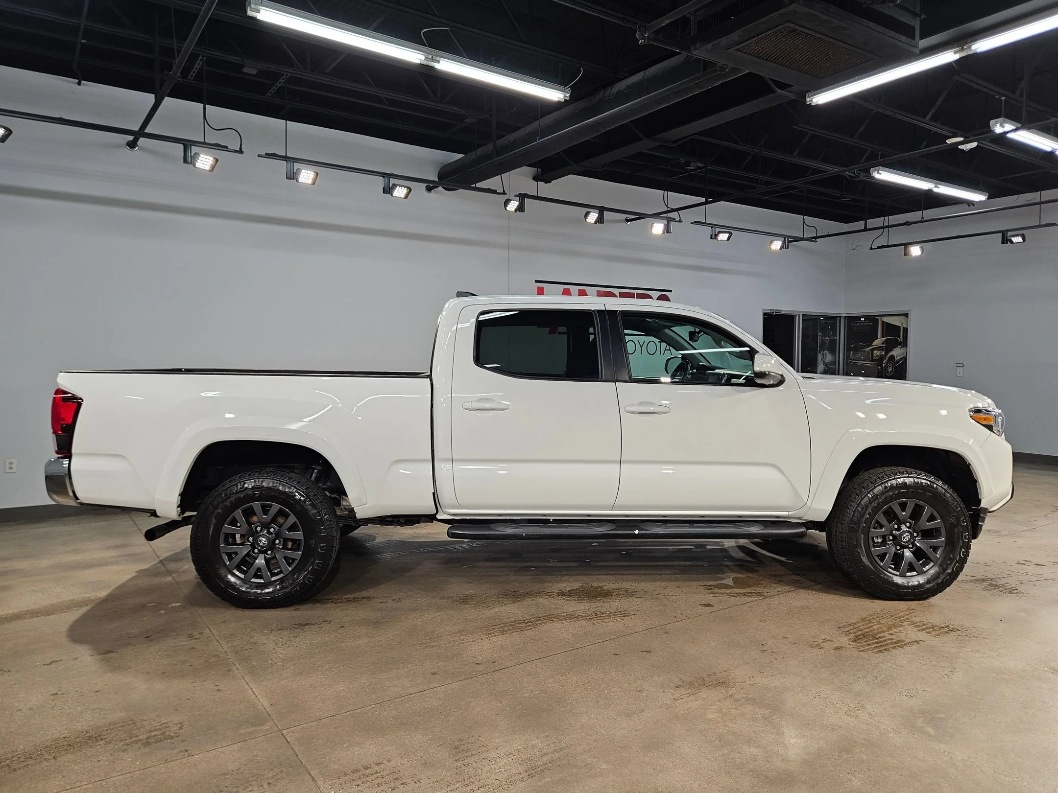 Used 2023 Ice Cap Toyota SR5 image 8