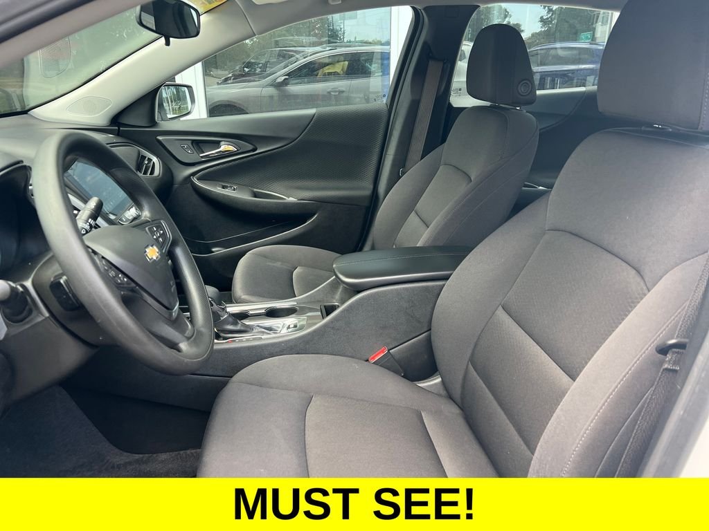 Used 2025 Summit White Chevrolet LT image 3