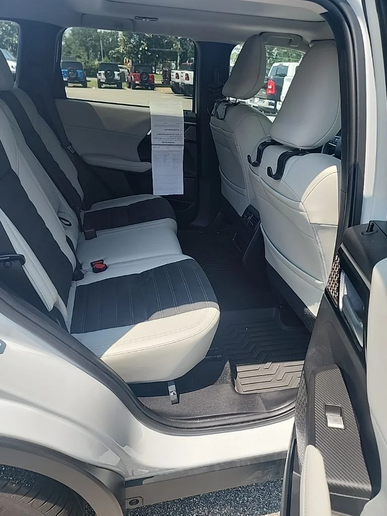 Used 2025 White Mitsubishi SE image 14