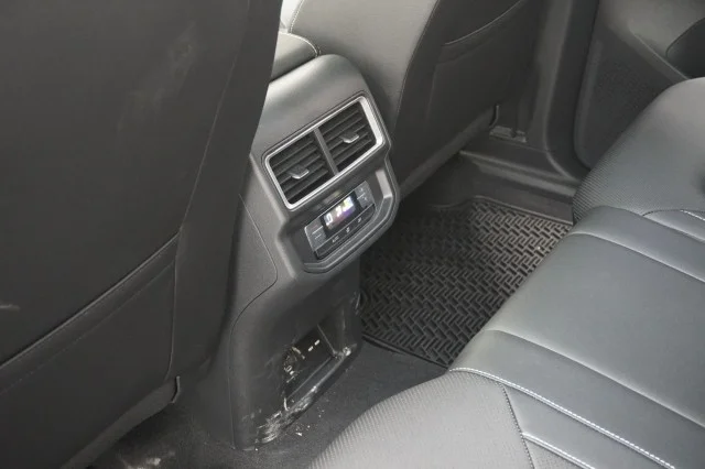 2025 Volkswagen Atlas SE w/Tech - Photo 22