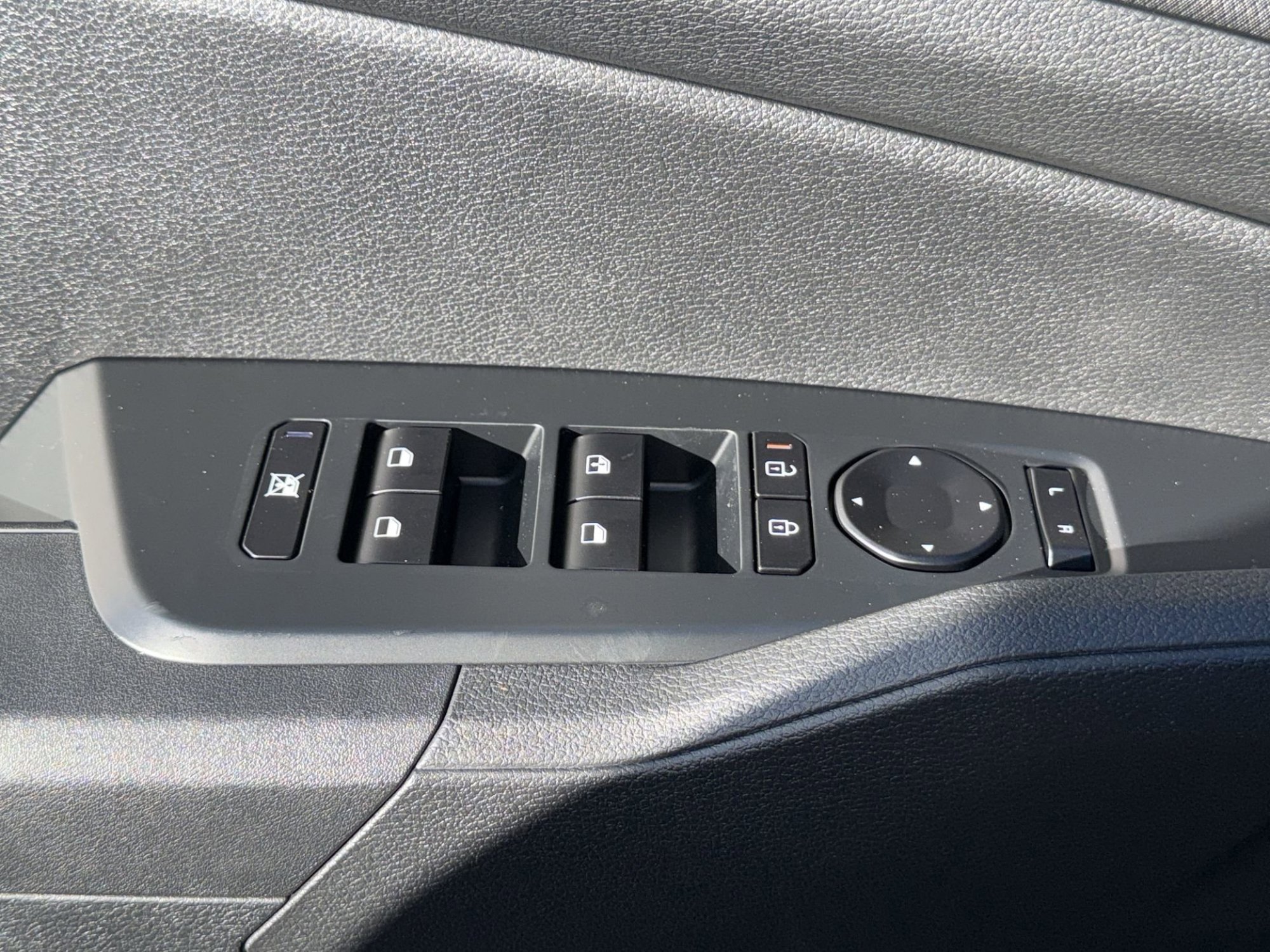 New 2026 Steel Gray Kia LX image 16