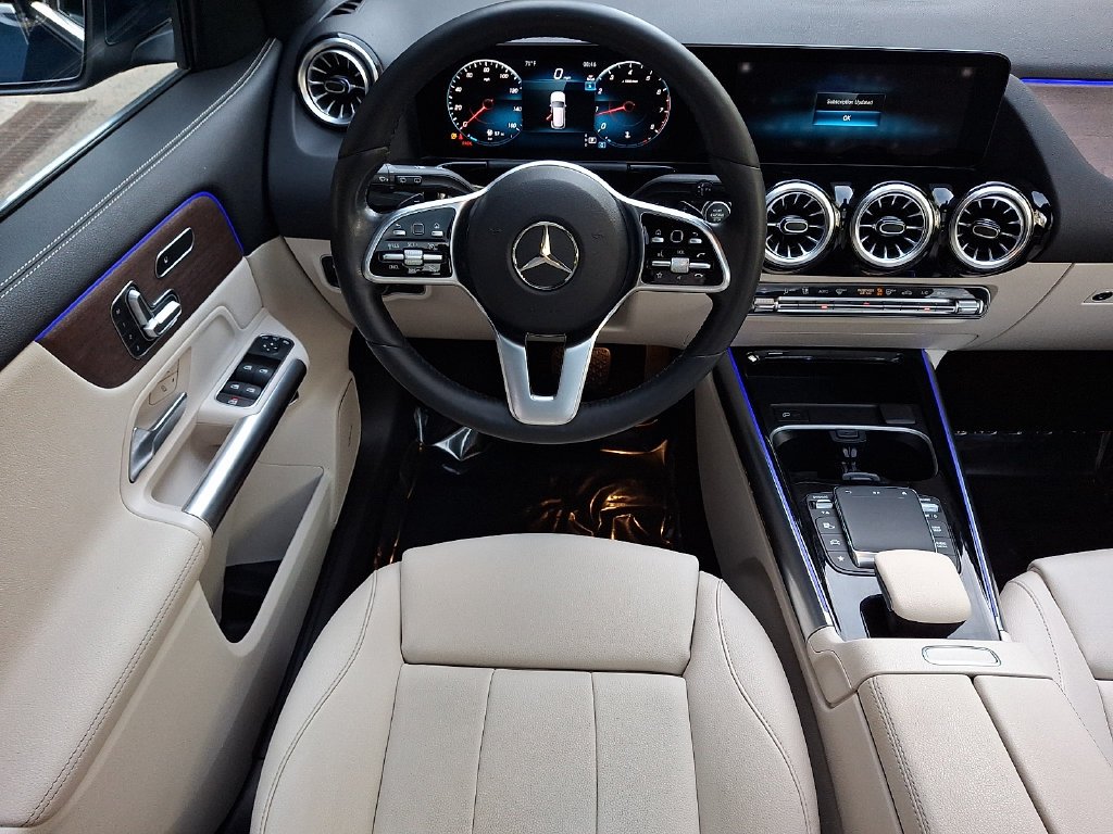 Used 2023 Blue Mercedes-Benz GLA 250 image 11