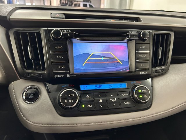 Used 2018 Silver Toyota XLE image 25