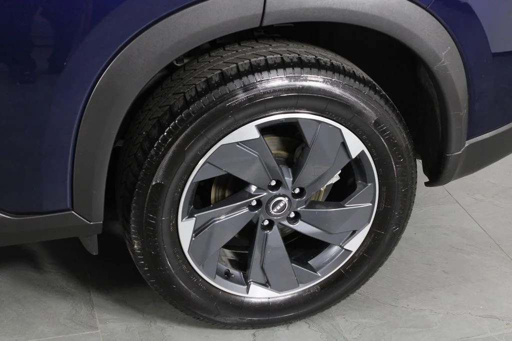 2024 Nissan Rogue SV - Photo 13
