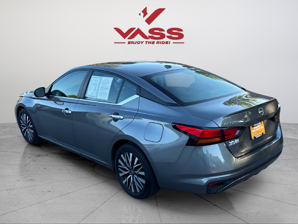 Used 2025 Gray Nissan 2.5 SV image 3