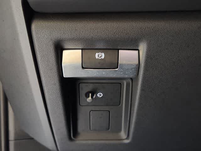 2025 Land Rover Defender X-Dynamic SE - Photo 36