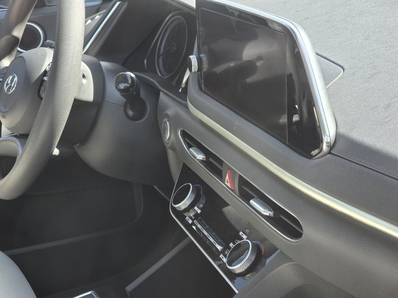 Used 2023 Gray Hyundai SEL image 15