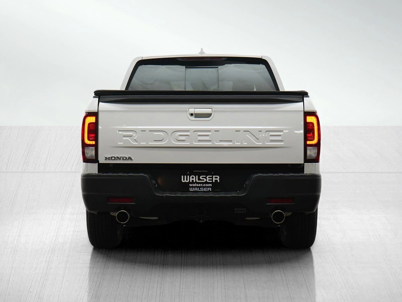 Used 2025 White Honda ridgeline image 4