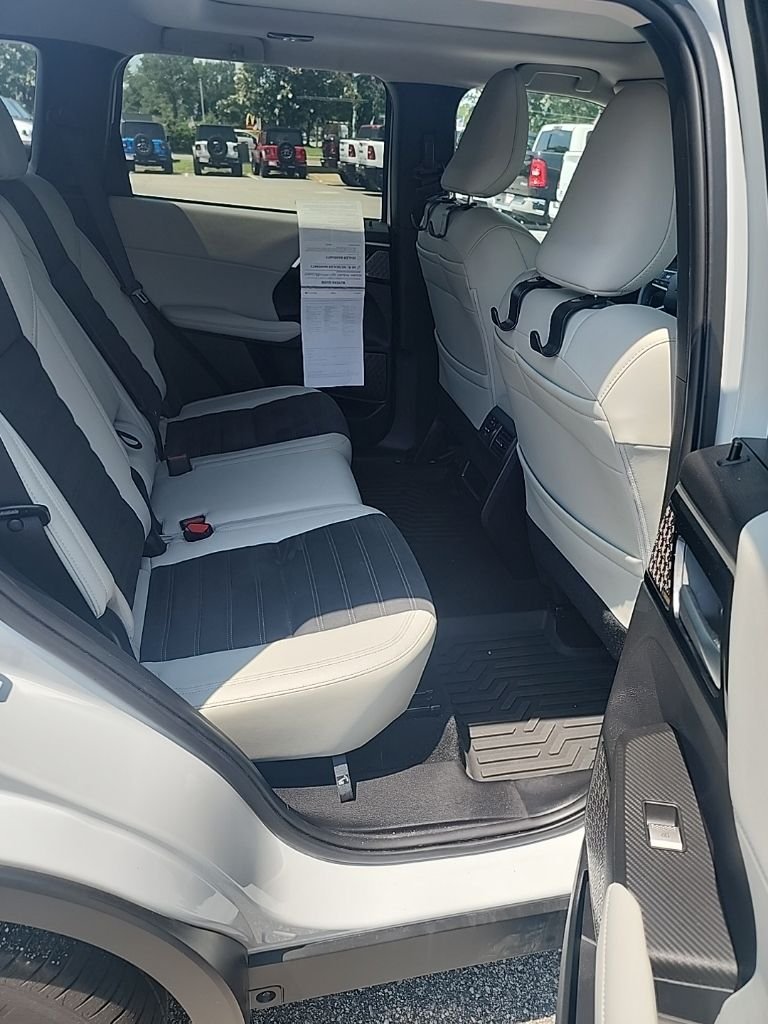 Used 2025 White Mitsubishi SE image 14