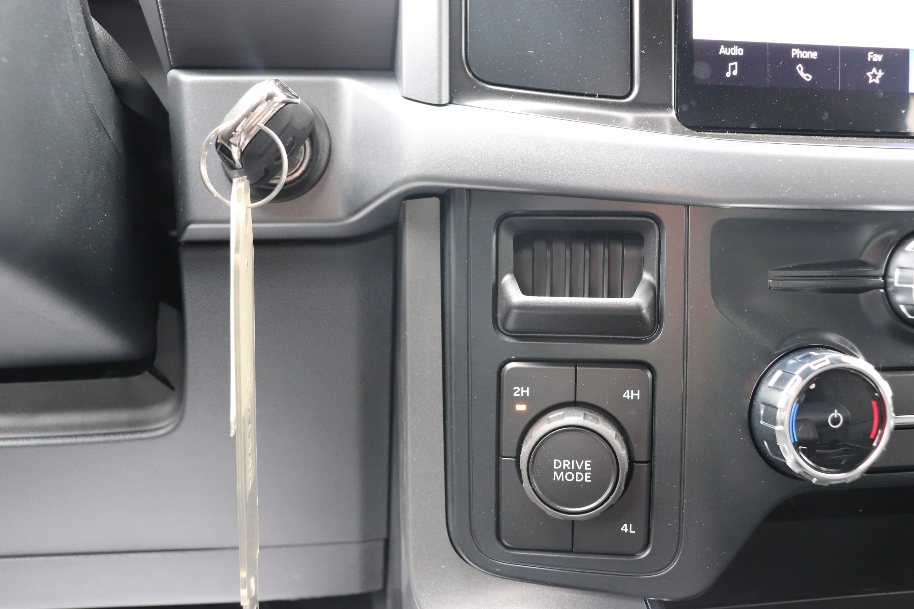 New 2026 CARBONIZED GREY METALLIC Ford XLT image 16