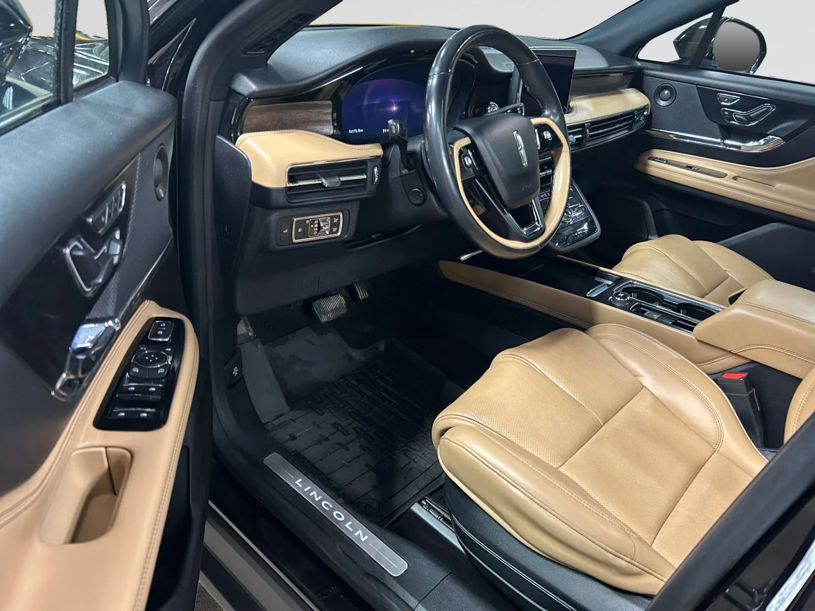 Used 2021 BLACK Lincoln RESERVE AWD image 13