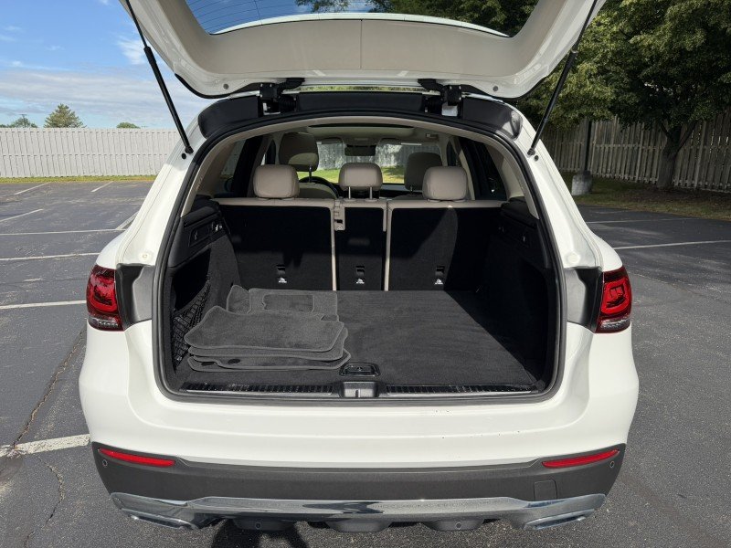 Certified Used 2022  Mercedes-Benz GLC 300 image 31