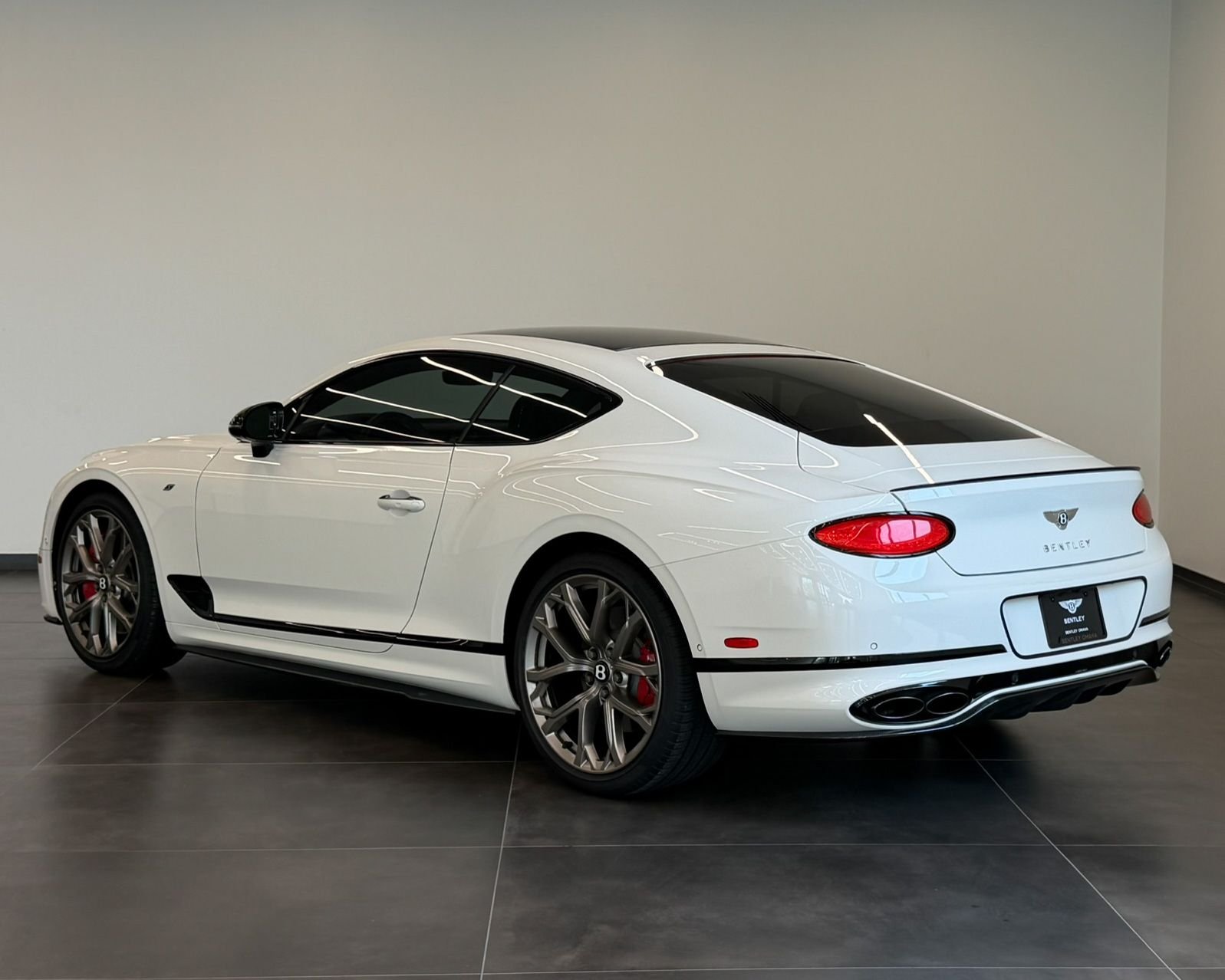 Used 2023 White Bentley V8 S image 3
