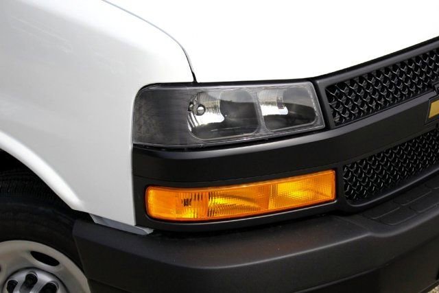 New 2025 Summit White Chevrolet WT image 2