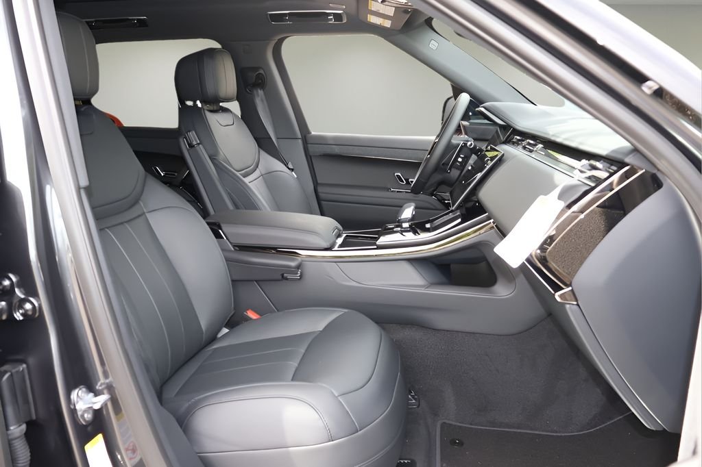 New 2026 Carpathian Grey Land Rover Dynamic SE image 18