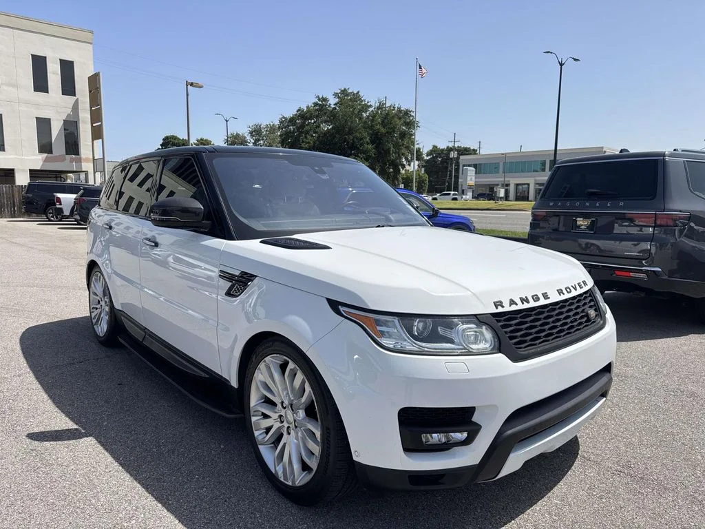 Used 2016 White Land Rover HSE Td6 image 1