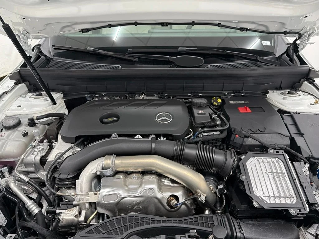 New 2026 White Mercedes-Benz GLB 250 image 30