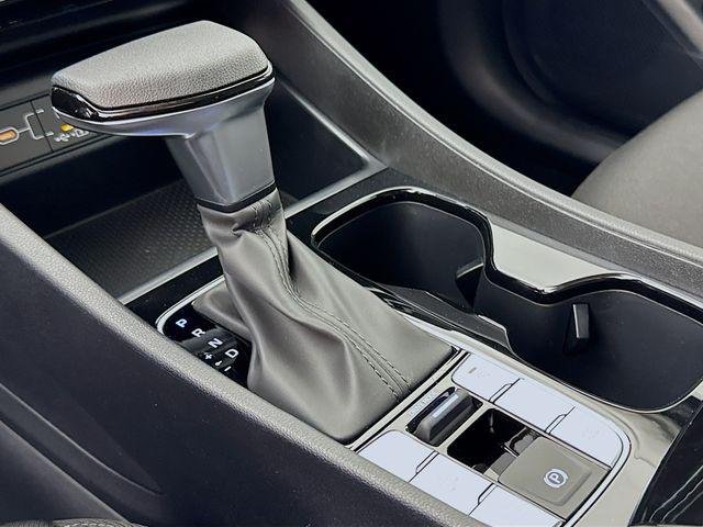 New 2026 White Hyundai SEL FWD image 26