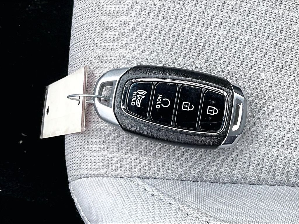 Used 2023 Black Hyundai SEL image 31