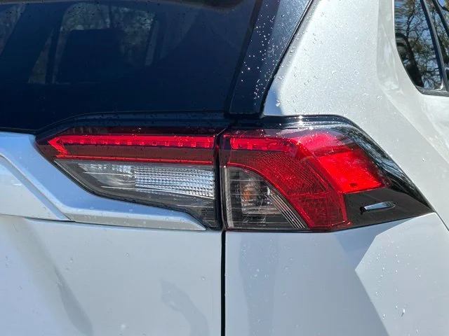 Used 2021 White Toyota XLE Premium image 11