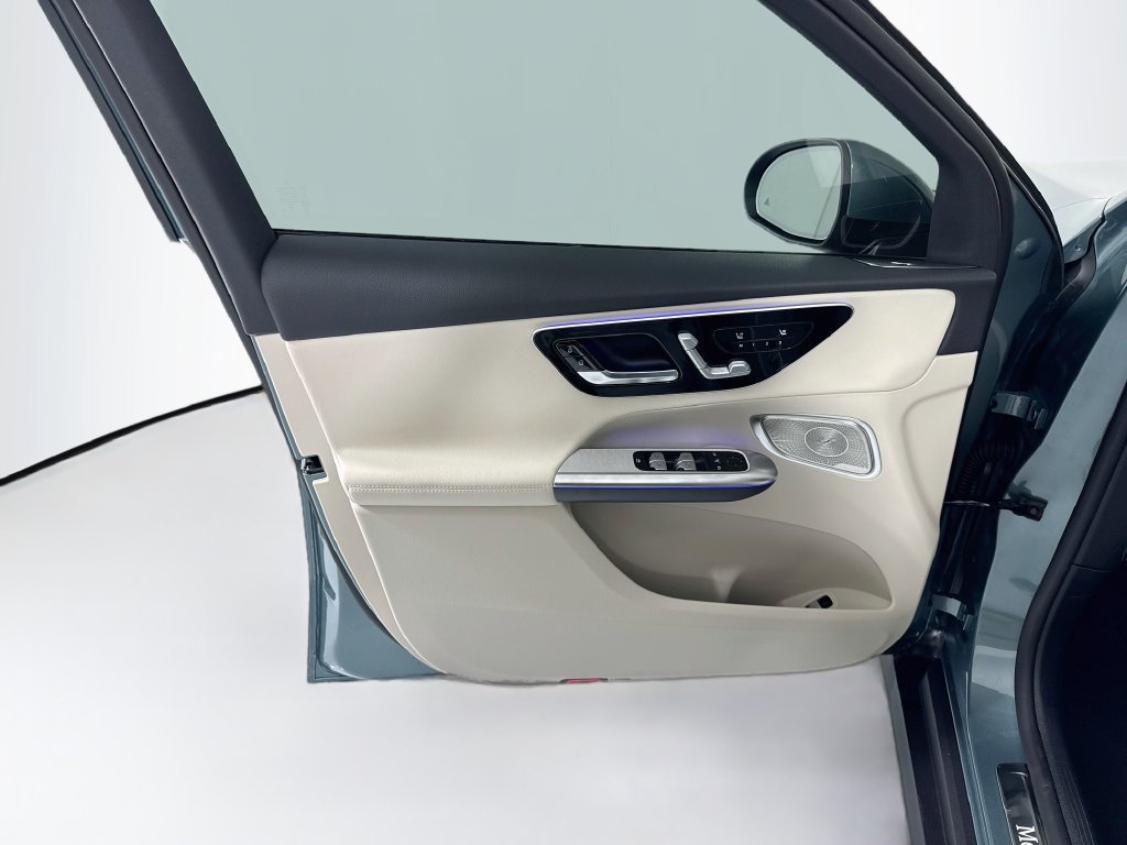 New 2027 Verde Silver Metallic Mercedes-Benz GLC 300 image 24