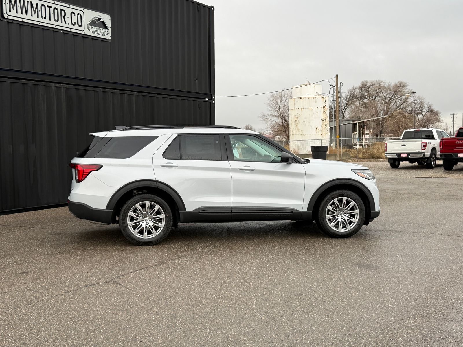View vehicle photo 7