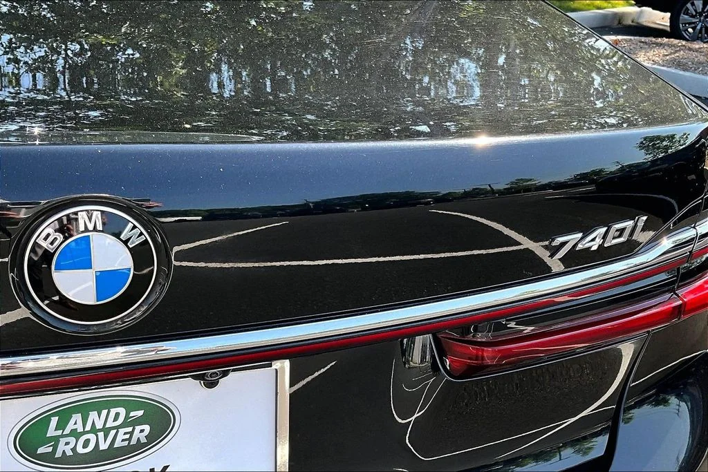 Used 2022 Black BMW 740i image 33
