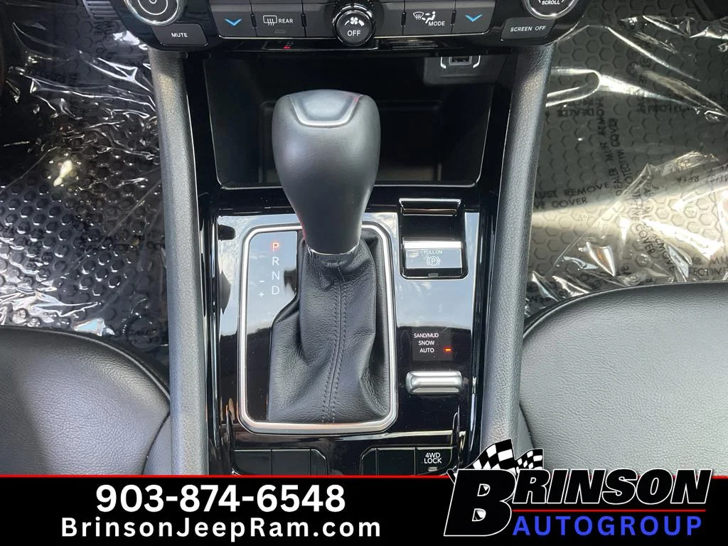 Used 2023 Grey Jeep Altitude image 30