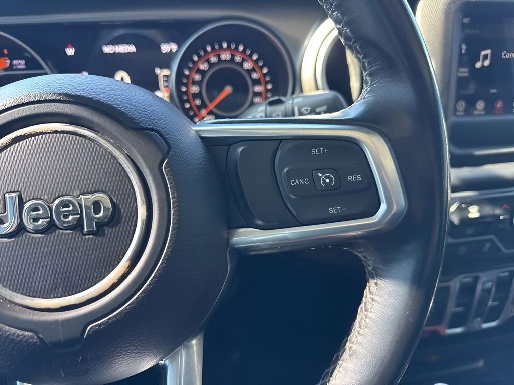 Used 2021 White Jeep Unlimited Sahara image 11