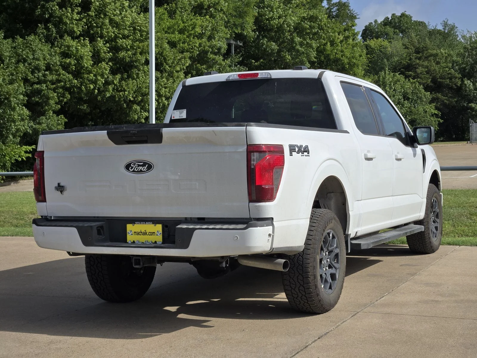New 2026 Oxford White Ford XLT image 4