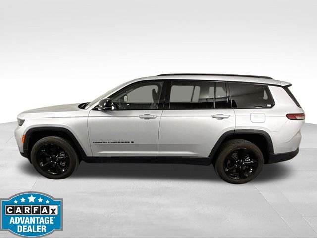 Used 2023 Silver Jeep Altitude image 4