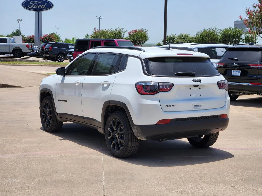 New 2026 Bright White Clear-Coat Exterior Paint Jeep Latitude image 3
