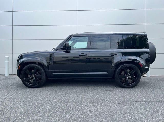Used 2025 Santorini Black Metallic Land Rover V8 image 5