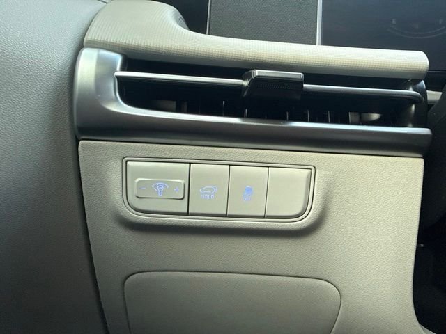Used 2025 Black Hyundai SEL image 17