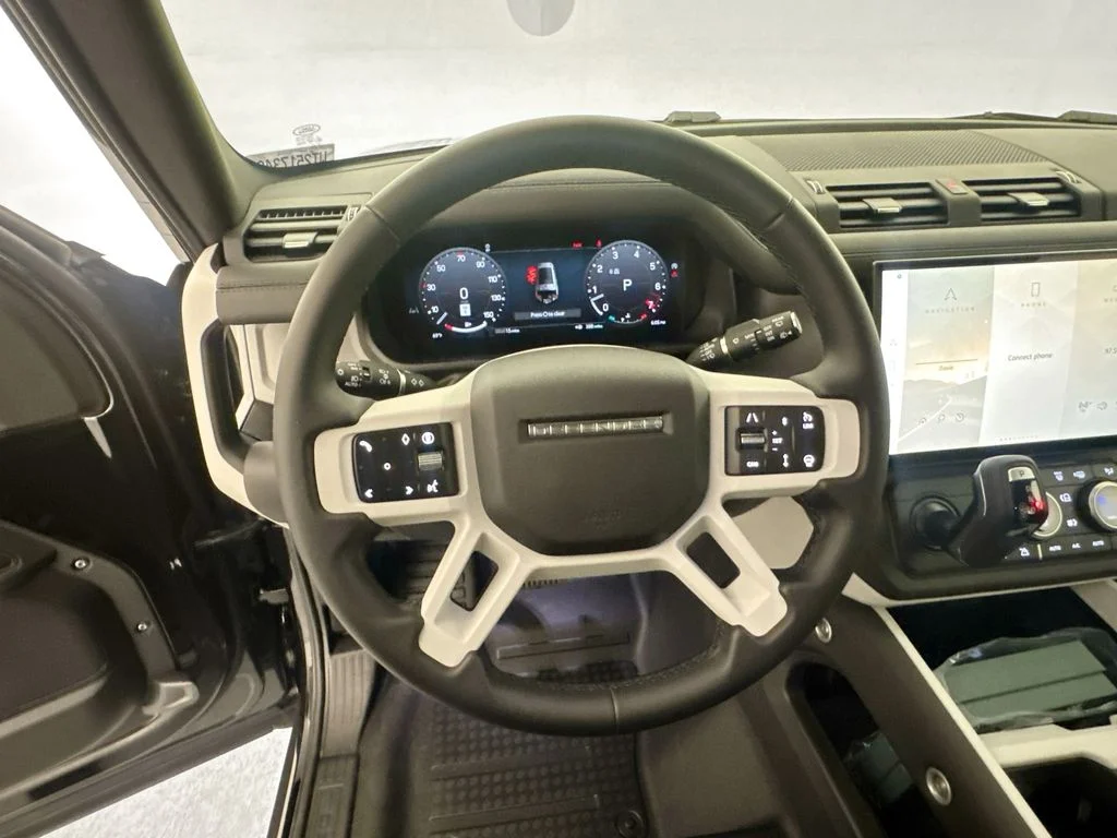 New 2026 Santorini Black Land Rover X-Dynamic SE image 10