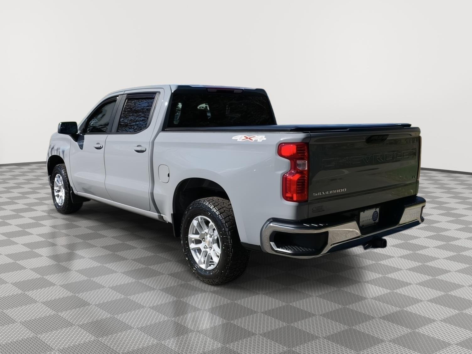 Used 2024 Slate Gray Metallic Chevrolet LT image 3