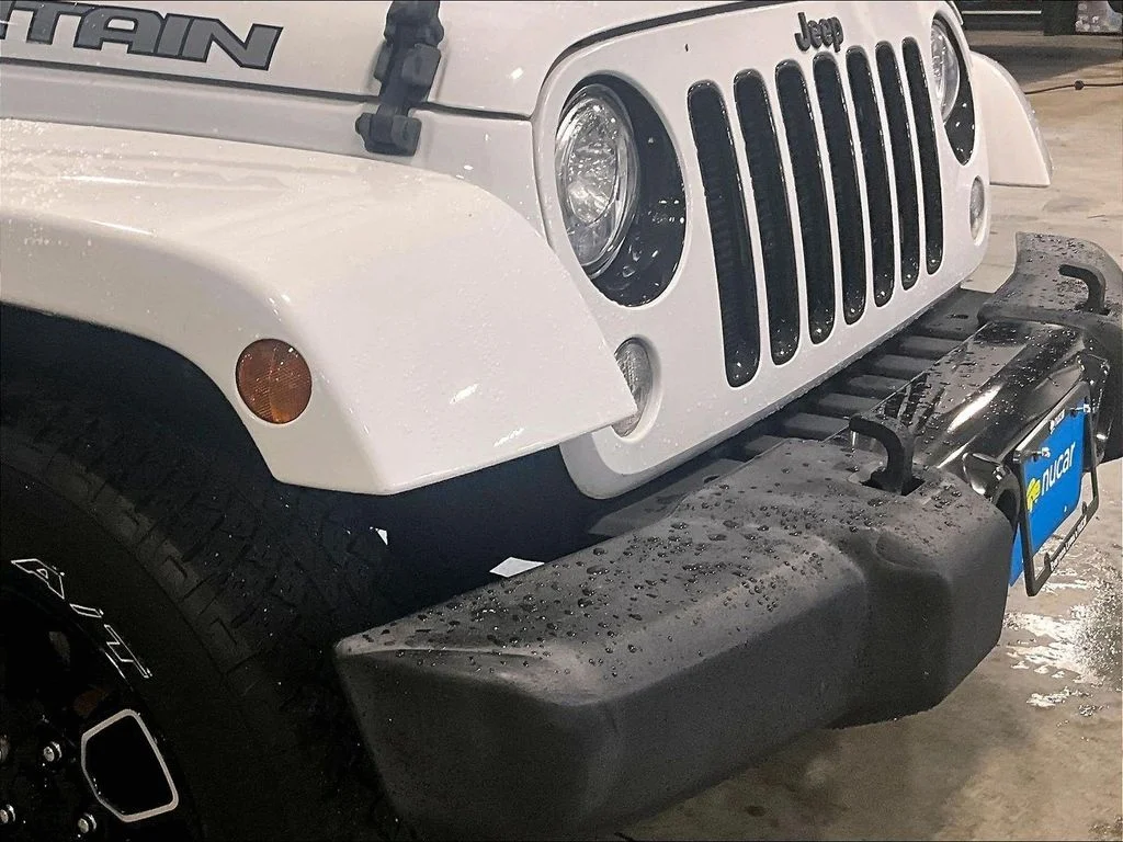 Used 2017 White Jeep Sahara image 30