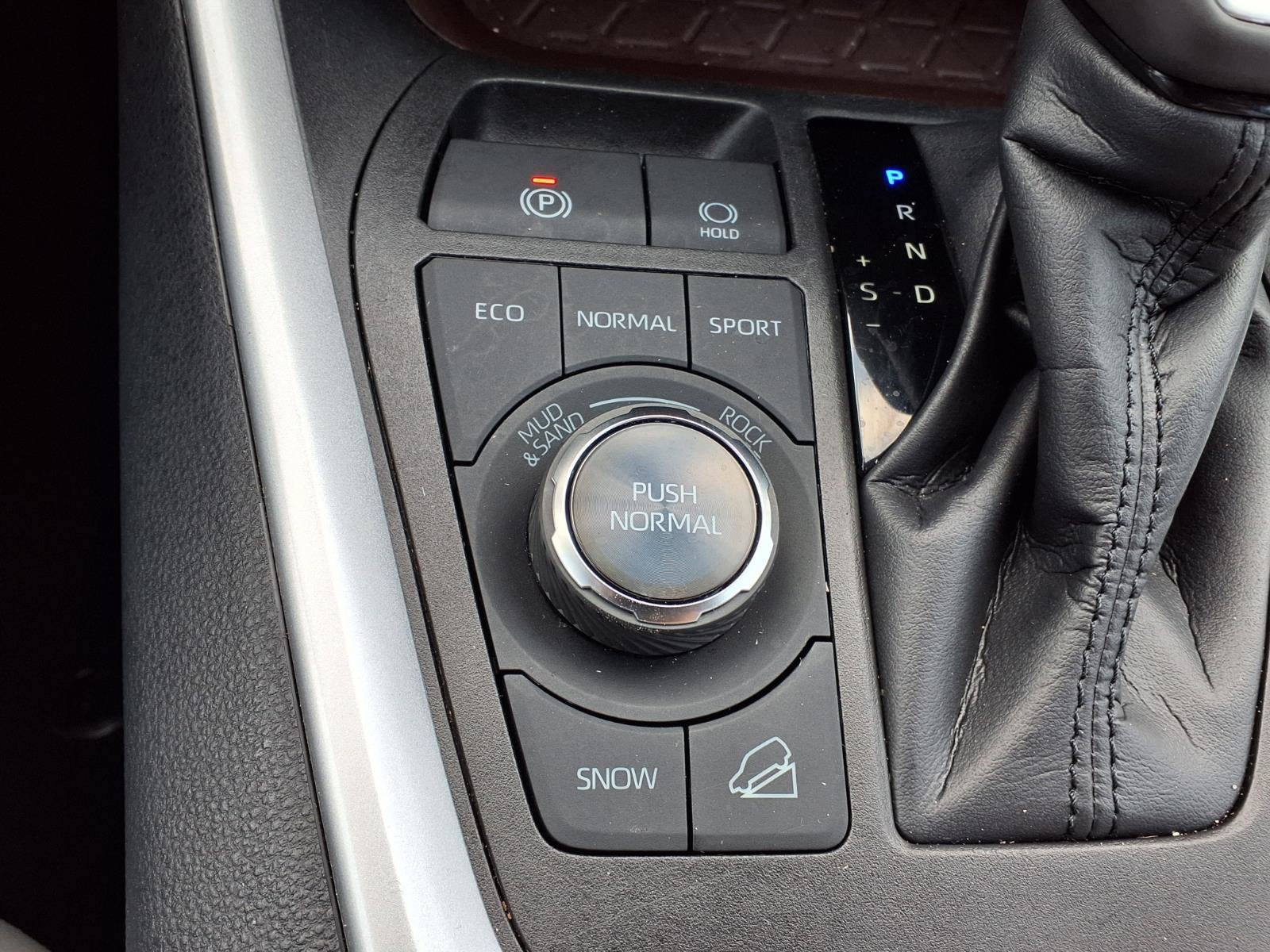 Certified Used 2022 Pearl Toyota Limited image 16