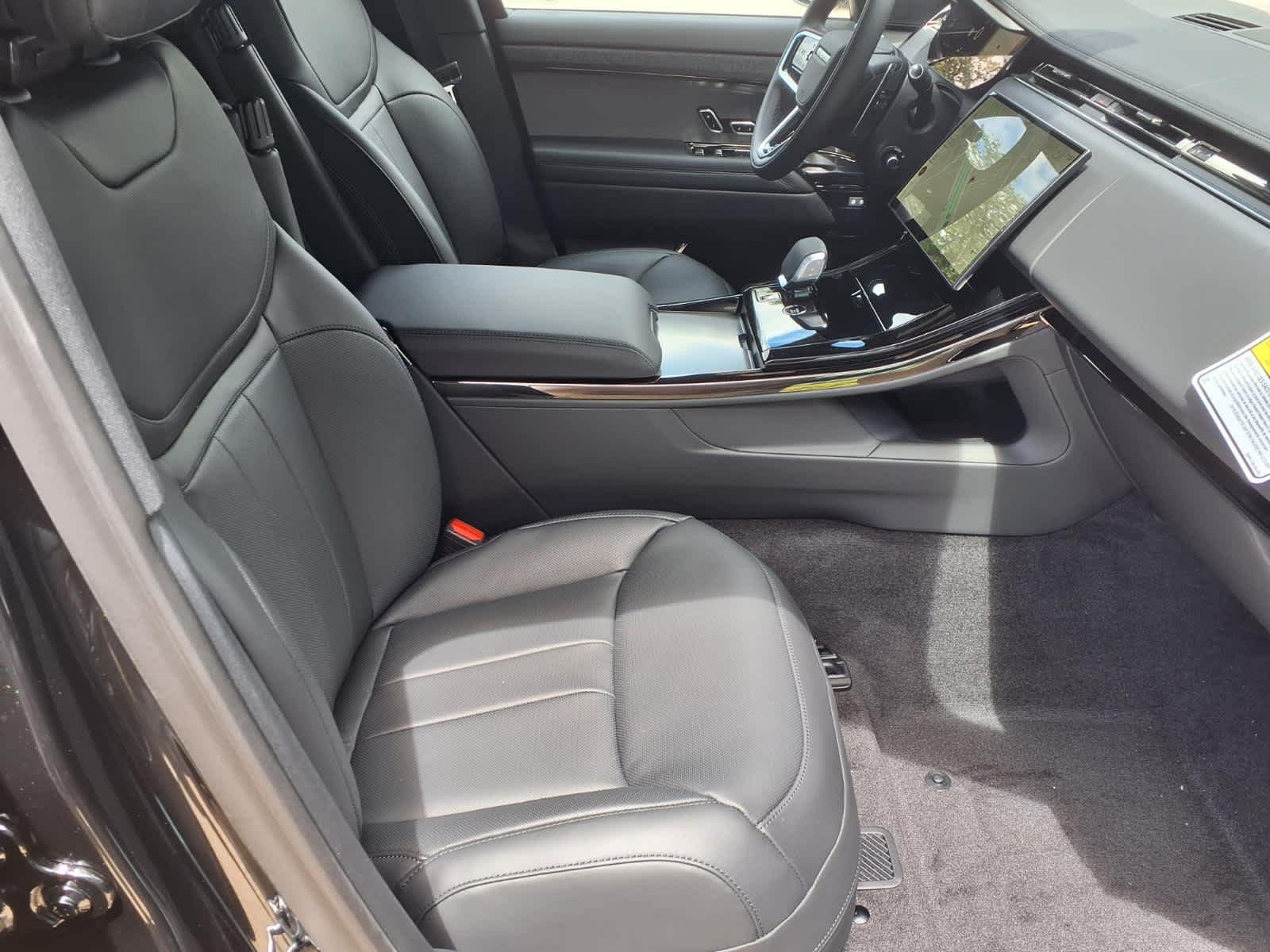 New 2026 Santorini Black Land Rover SE image 10