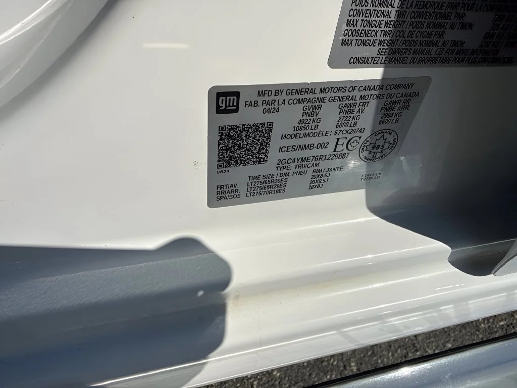 Used 2024 White Chevrolet Custom image 31