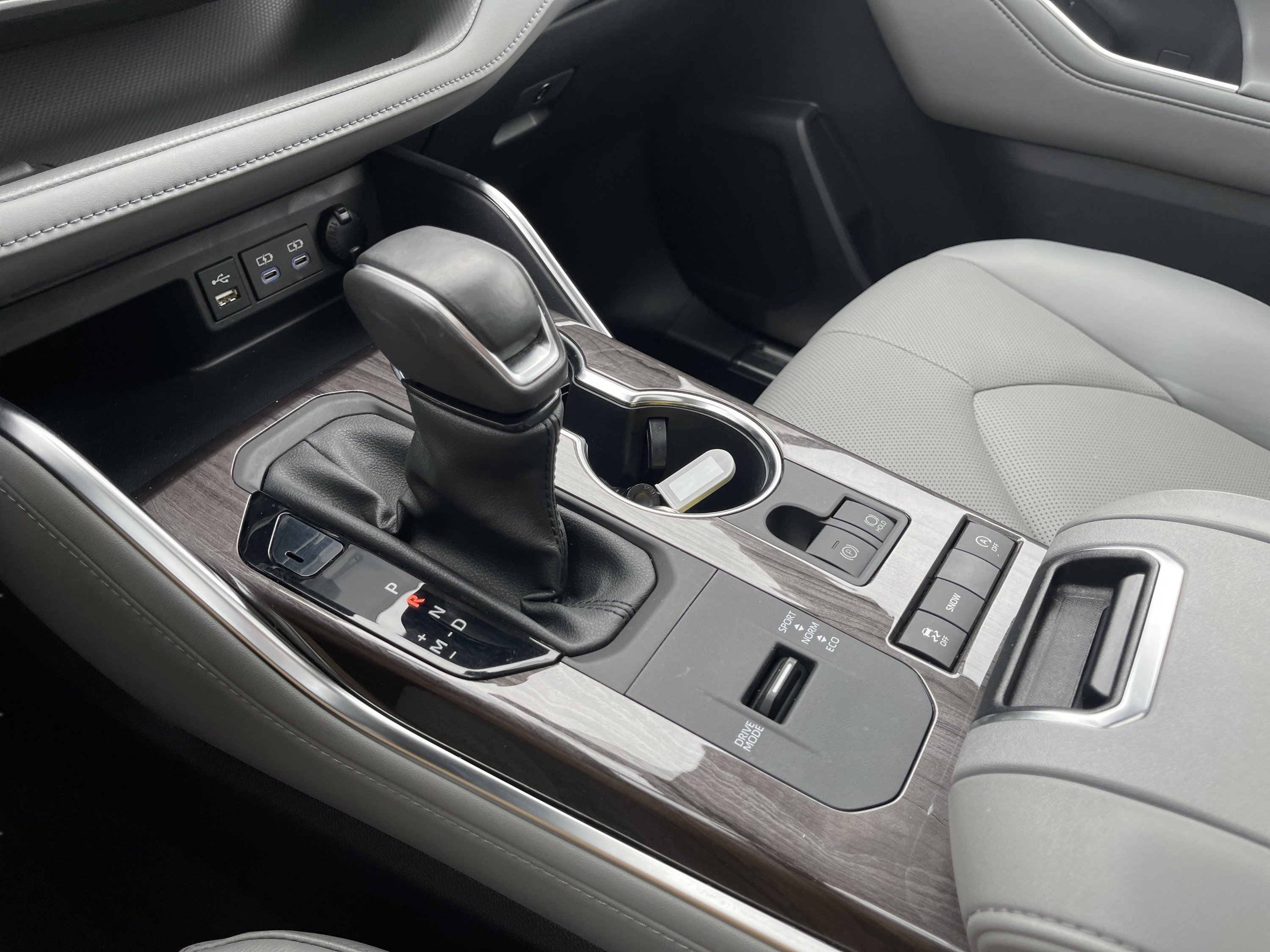 Used 2022 Moon Dust Toyota Limited image 24