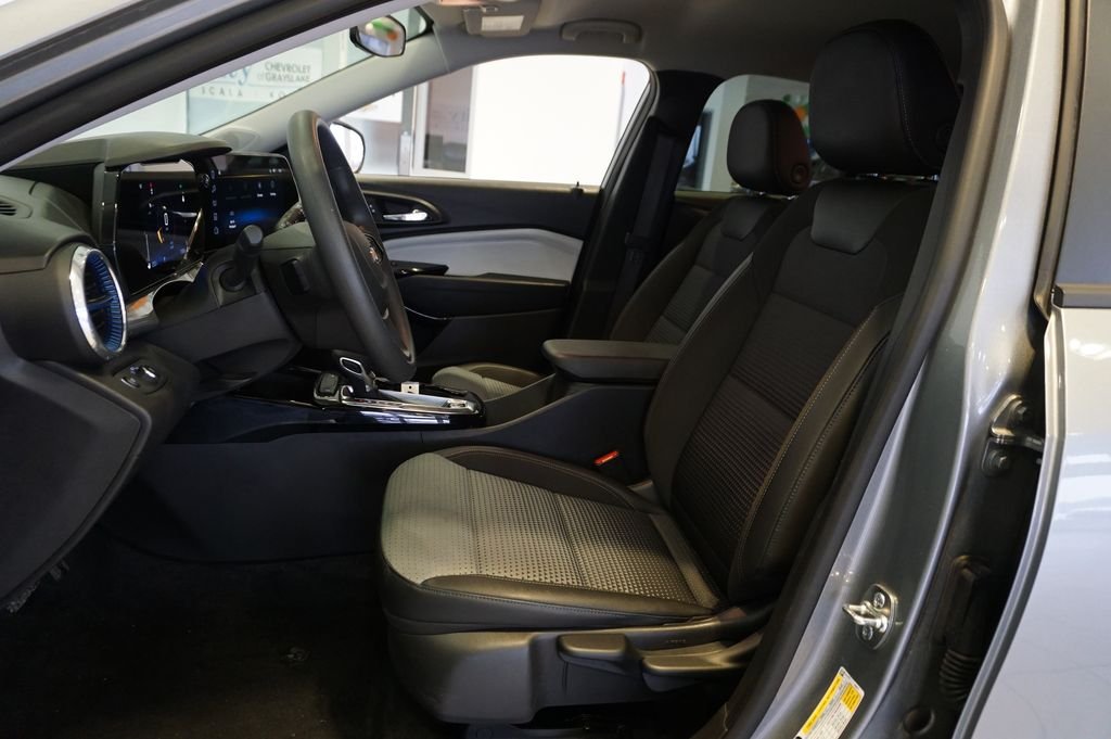 Used 2025 Gray Chevrolet LT image 9